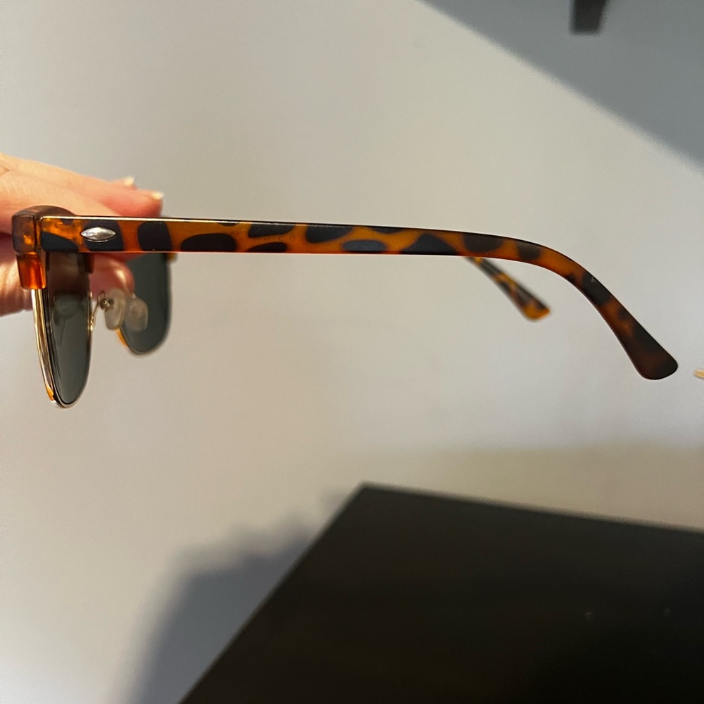 Ray-Ban Clubmaster Classic Polished Tortoise on Gold Sunglasses - Picture 9 of 16